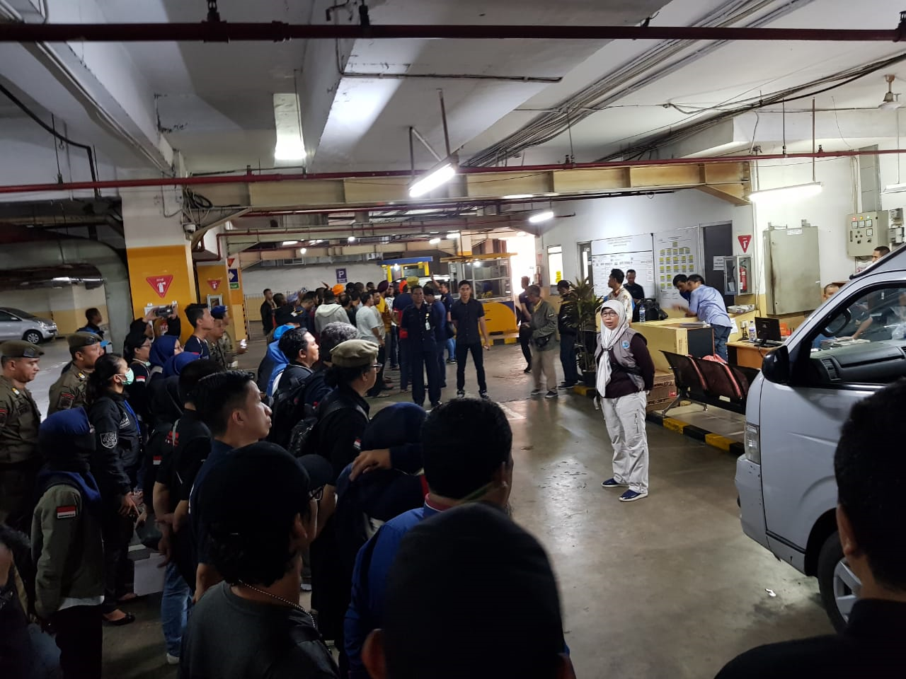 KEGIATAN OPERASI PENGAWASAN DAN PEREDARAN GELAP NARKOBA DI APARTEMEN GADING RIVER VIEW, MALL OF INDONESIA (MOI) KEGIATAN OPERASI PENGAWASAN DAN PEREDARAN GELAP NARKOBA DI APARTEMEN GADING RIVER VIEW, MALL OF INDONESIA (MOI)