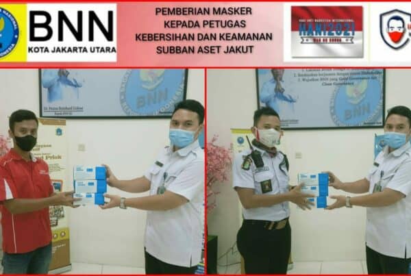 Pemberian Masker Kepada Petugas Keamanan dan Kebersihan Suban Aset Jakut
